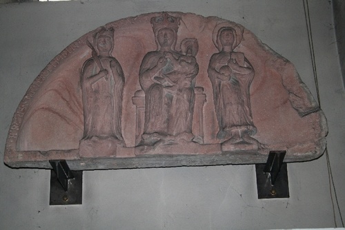 Tympanon im Innenraum der Pfarrkirche Zu Unserer Lieben Frau Aschaffenburg